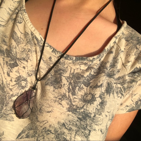 🌙 handmade wire-wrapped crystal necklace 🌙 - Picture 3 of 3